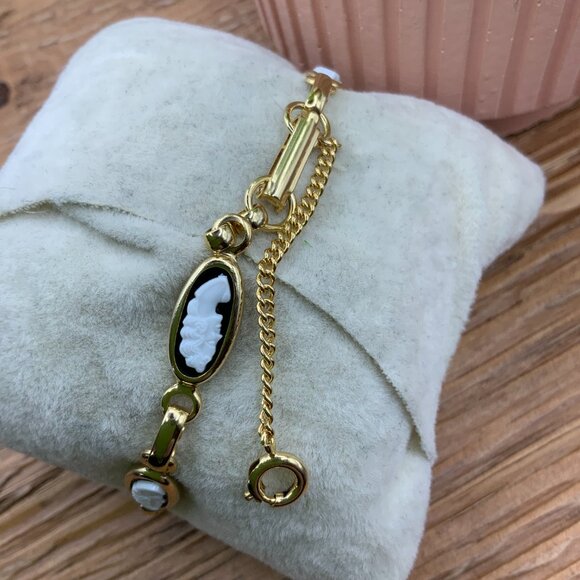 Cameo Black White Gold Tone Faceted Lady Facing Left Bracelet - Picture 4 of 7